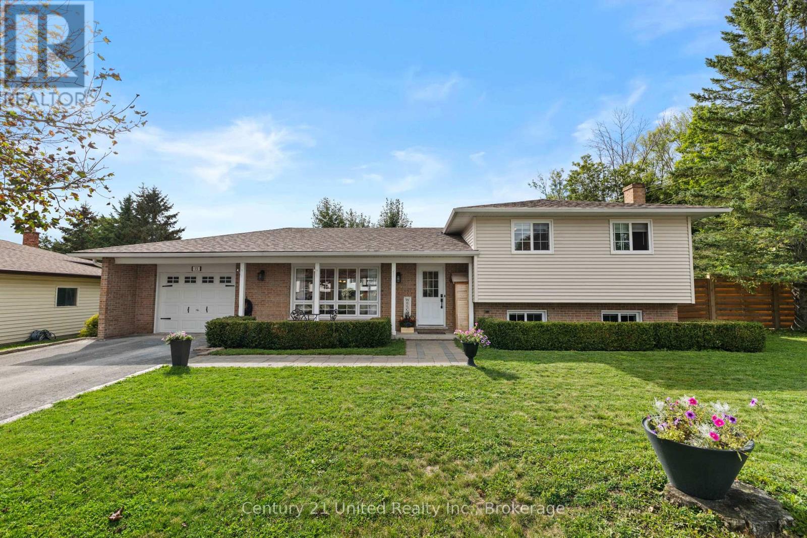 15 Lakefield