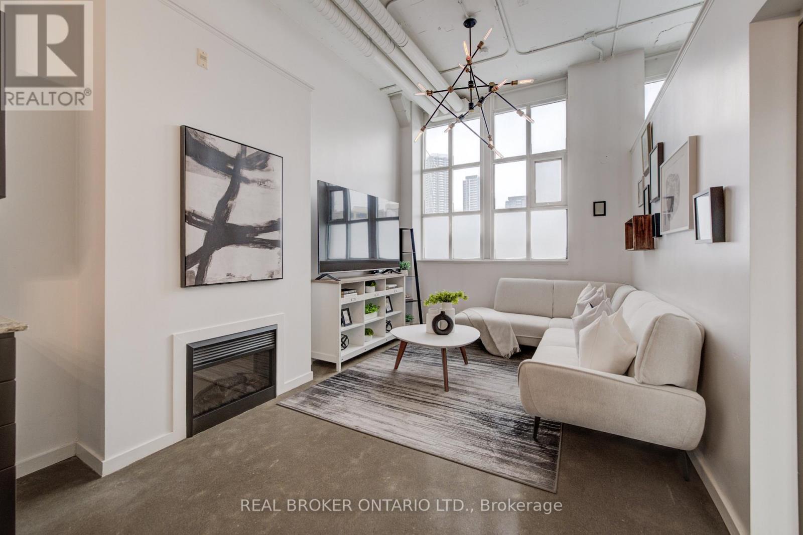410 King Unit 126