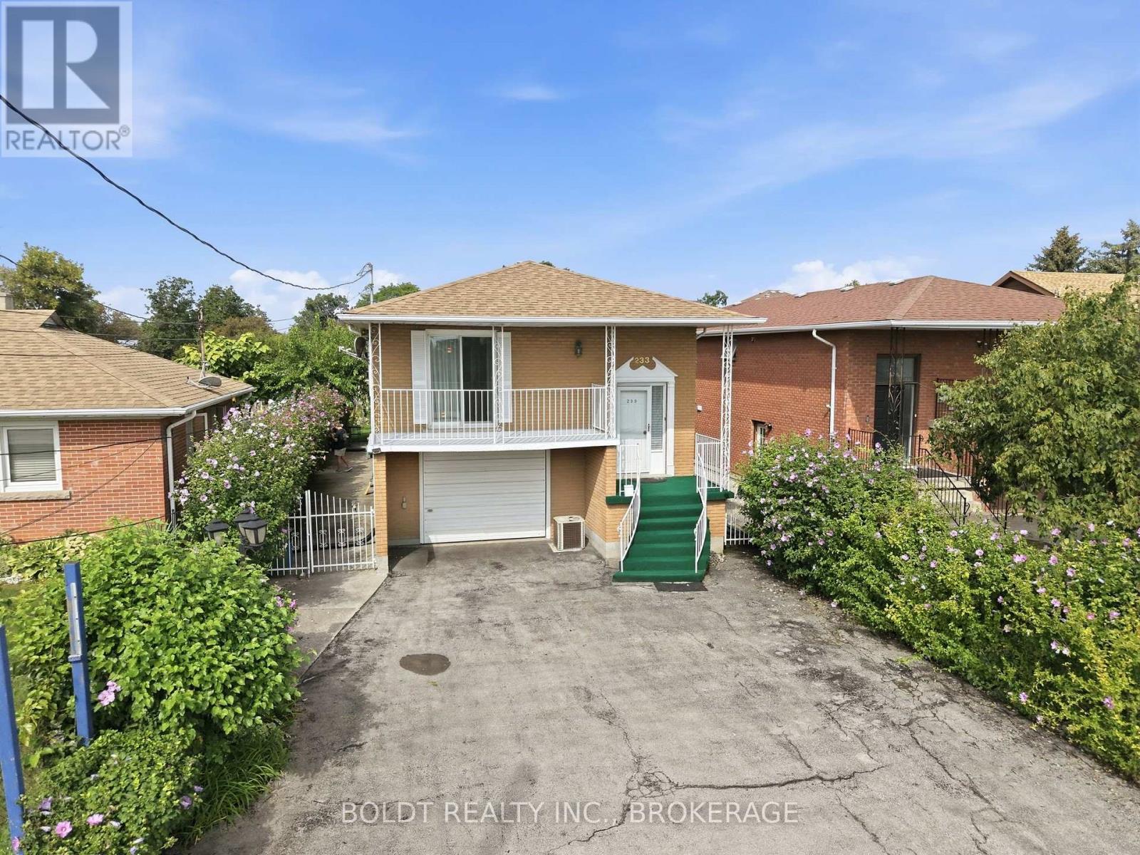 233 Fruitland