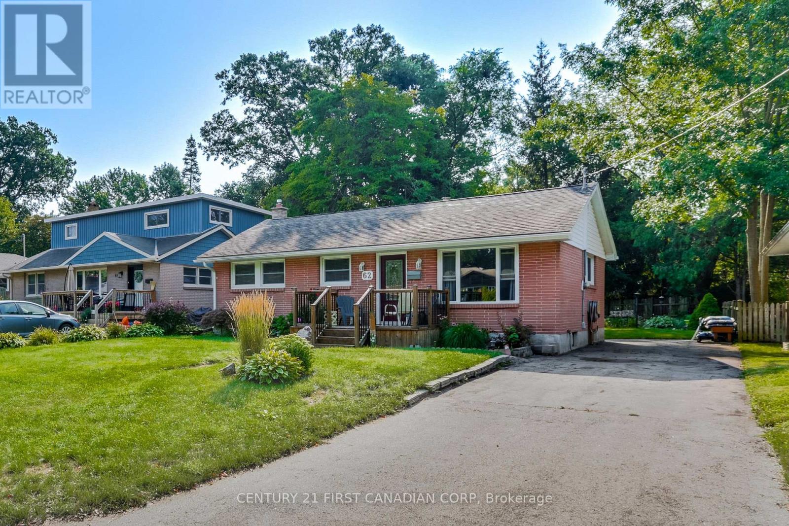 62 Thorncrest