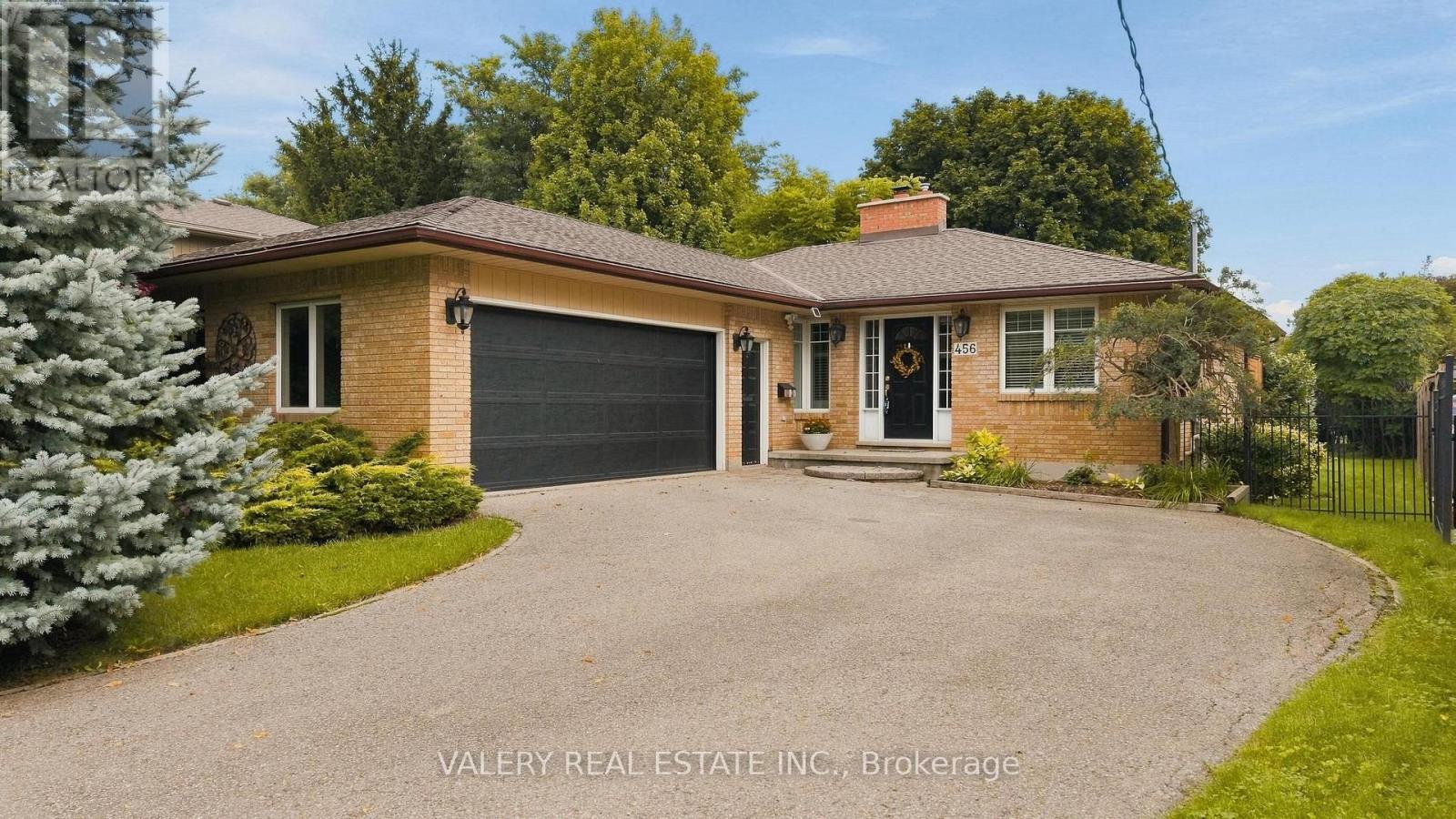 456 Lorindale photo 2