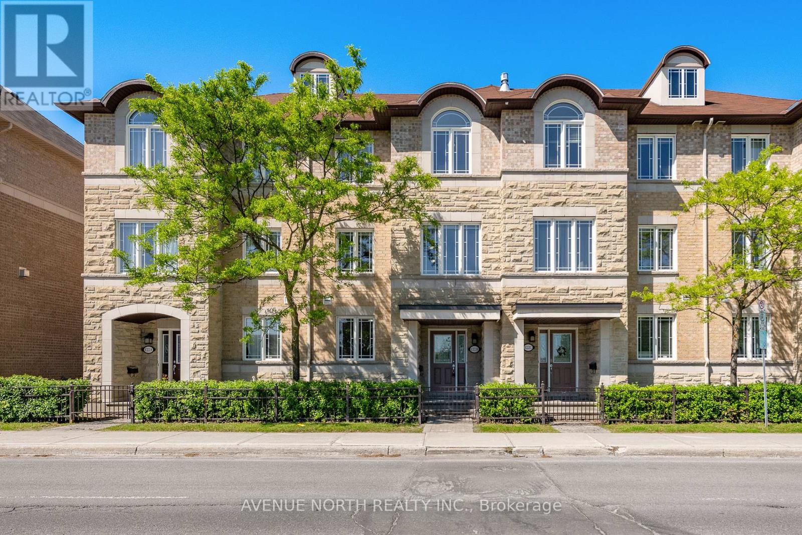 122B Centrepointe photo 2