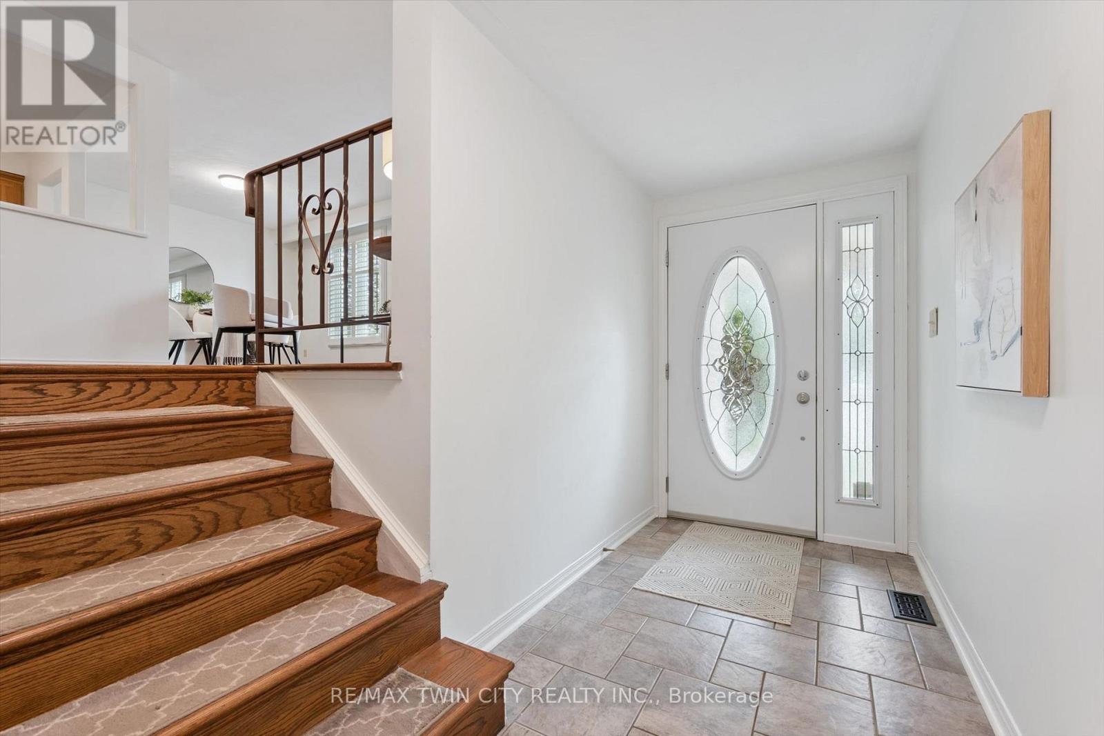33 Maccoll photo 5