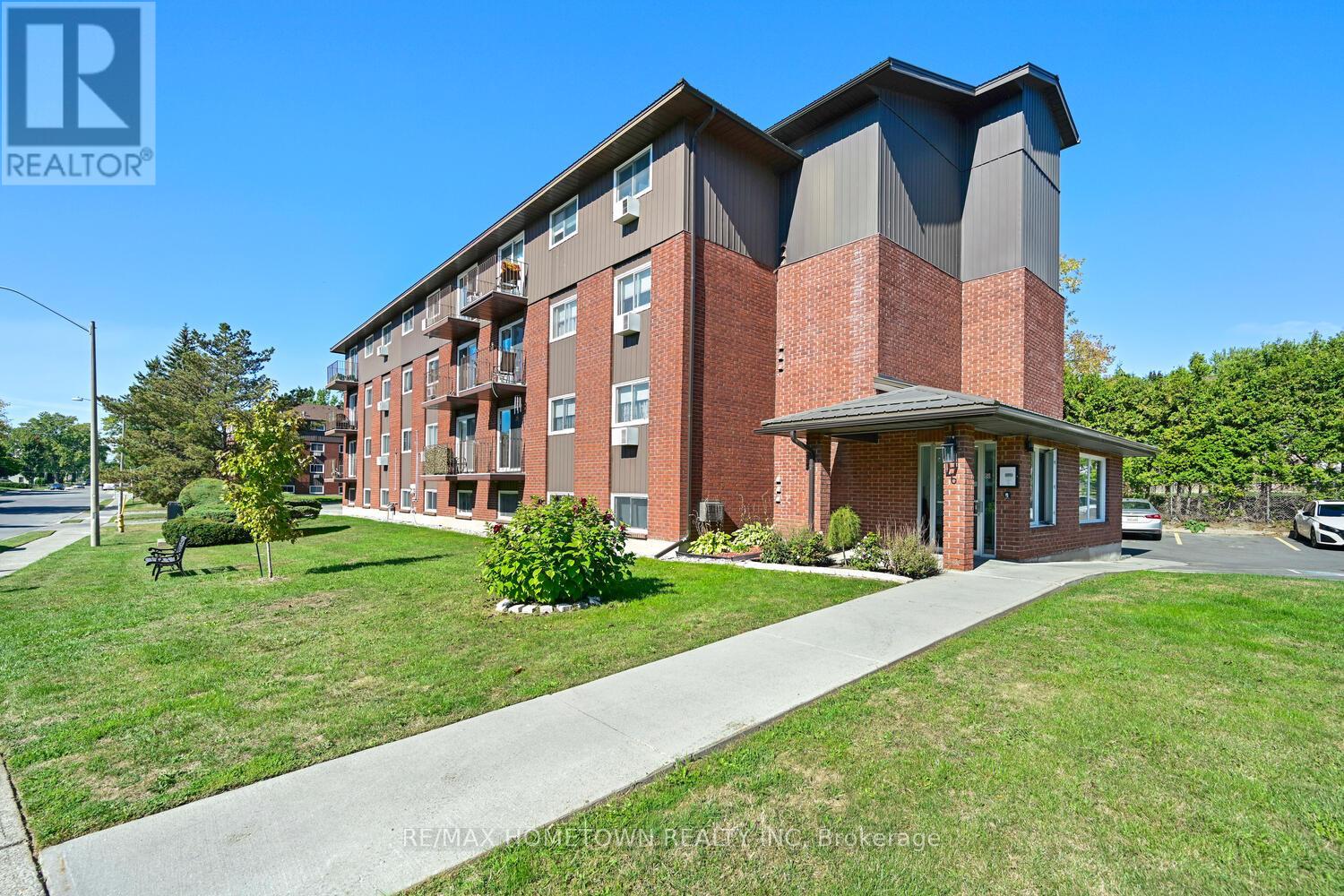 6 Charlotte Unit 17