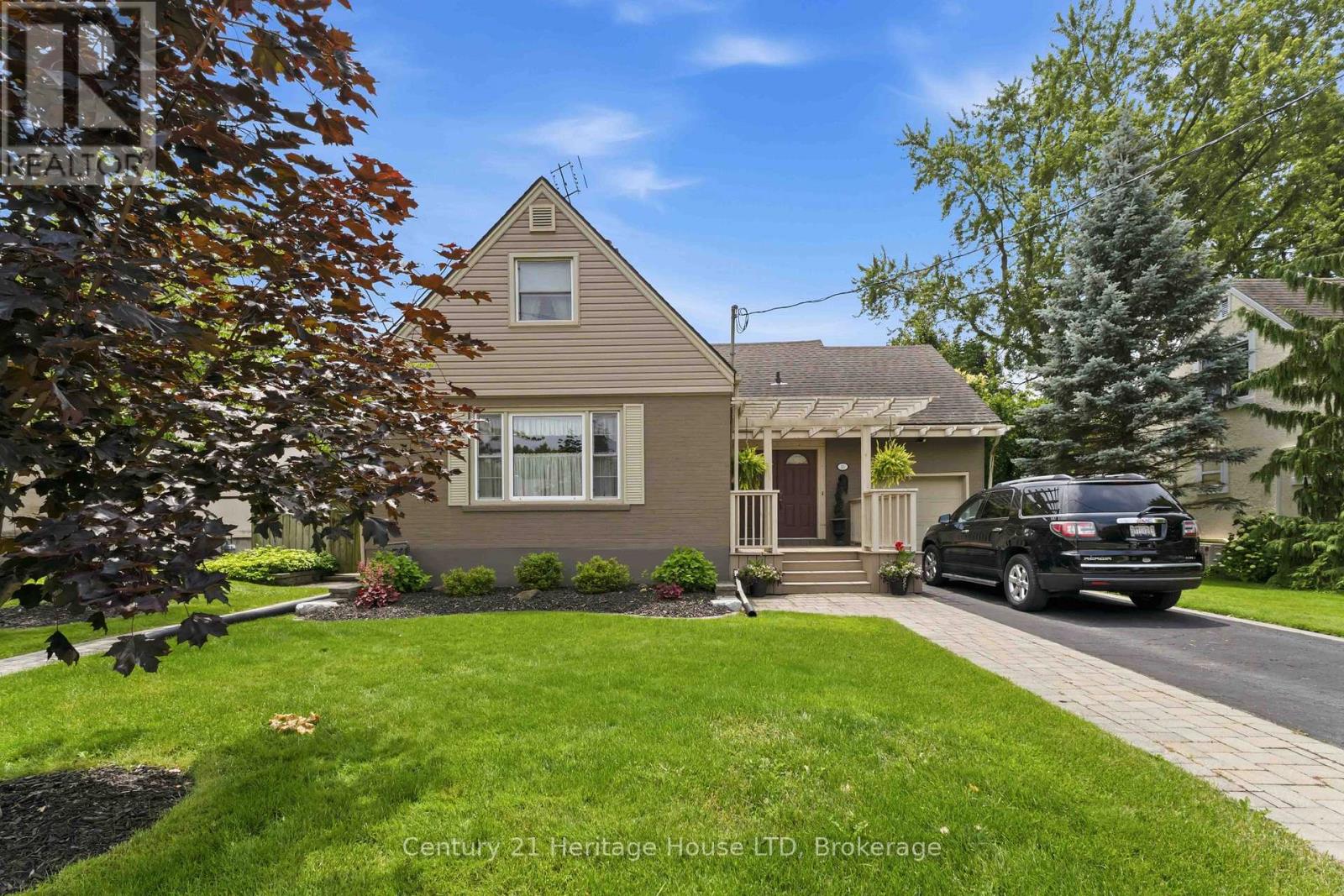 25 GLENVIEW photo 2