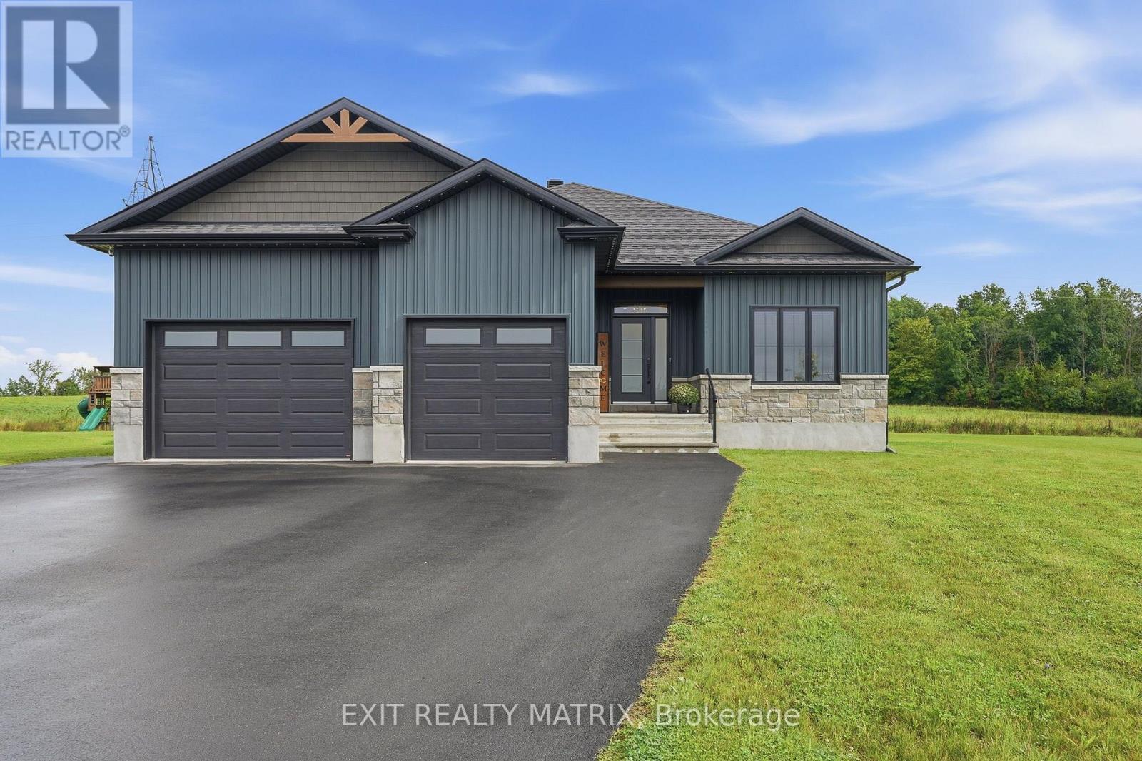 256 Trudeau