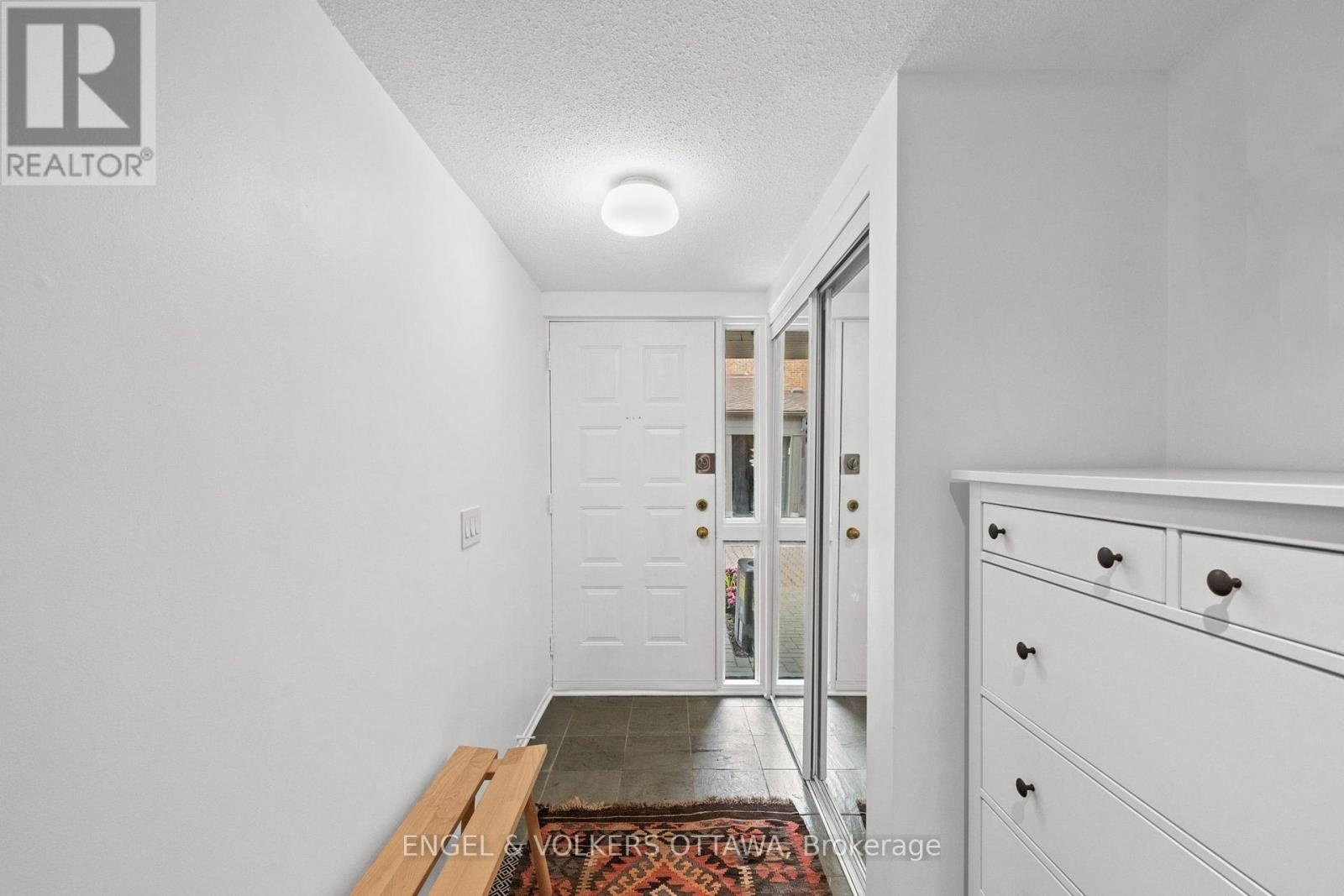 290 Cathcart Unit 6 photo 3