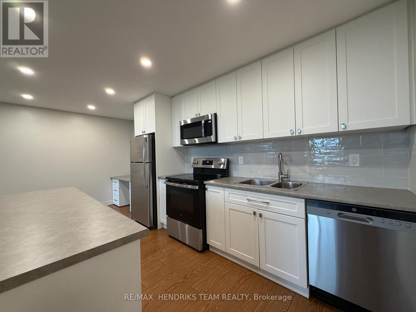 80 Rockwood Unit C203 photo 2