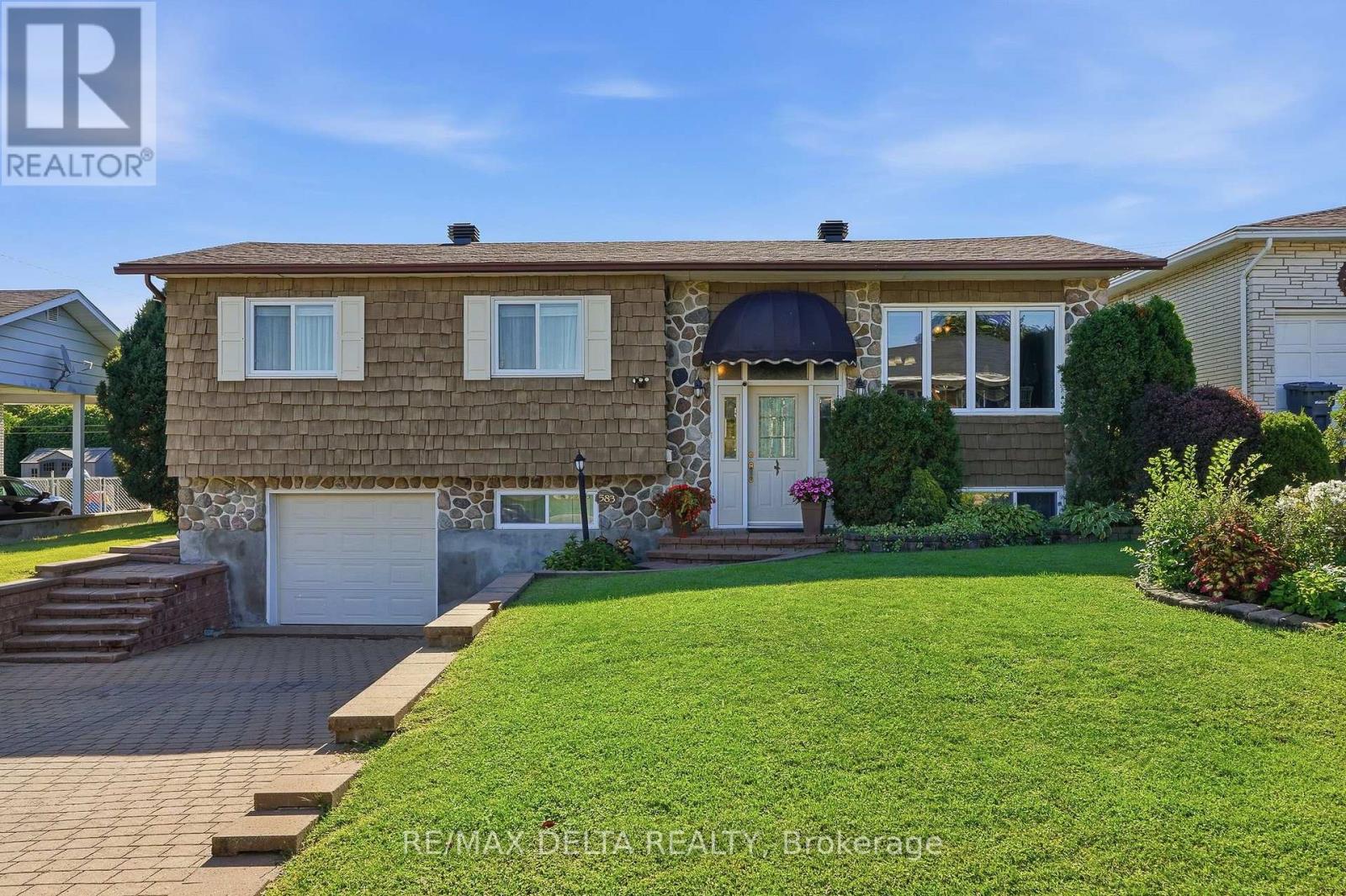 583 Theriault photo 2